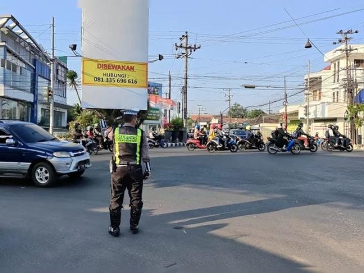 Libur Nataru  Arus Lalu Lintas di Kota Kediri Mengalami Peningkatan, Namun Terpantau  Aman dan Lancar