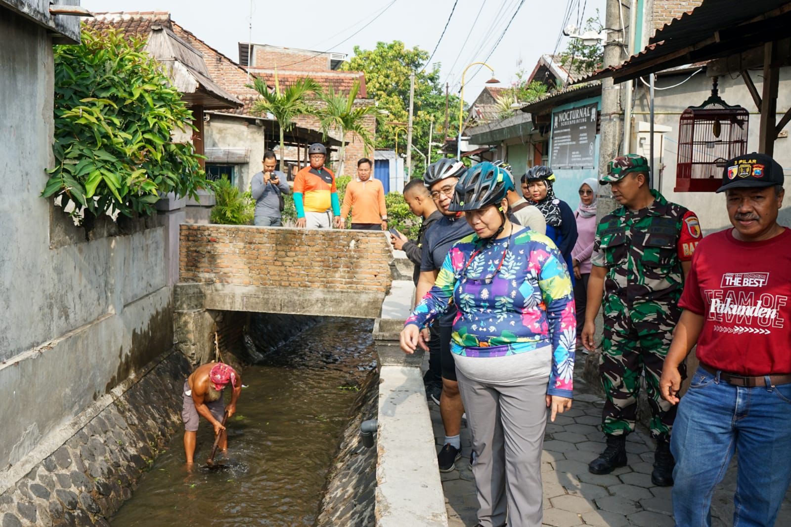 Pj Wali Kota Kediri City Bike Bareng Kepala OPD Tinjau Saluran Air di Beberapa Titik