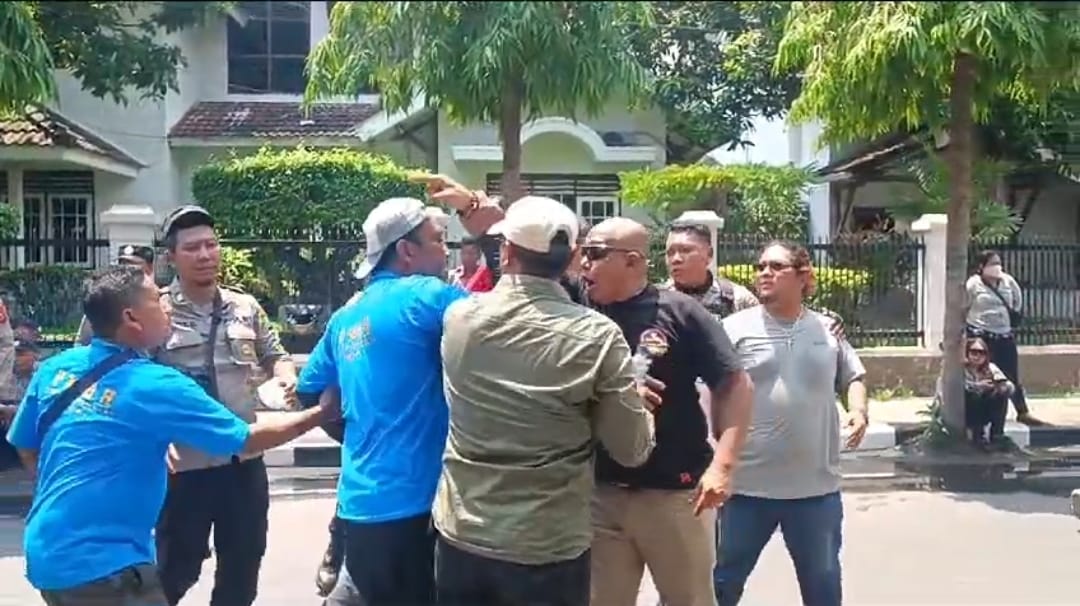 Demo Cafe di Balai Kota Kediri, 2 Kubu LSM Nyaris Bentrok
