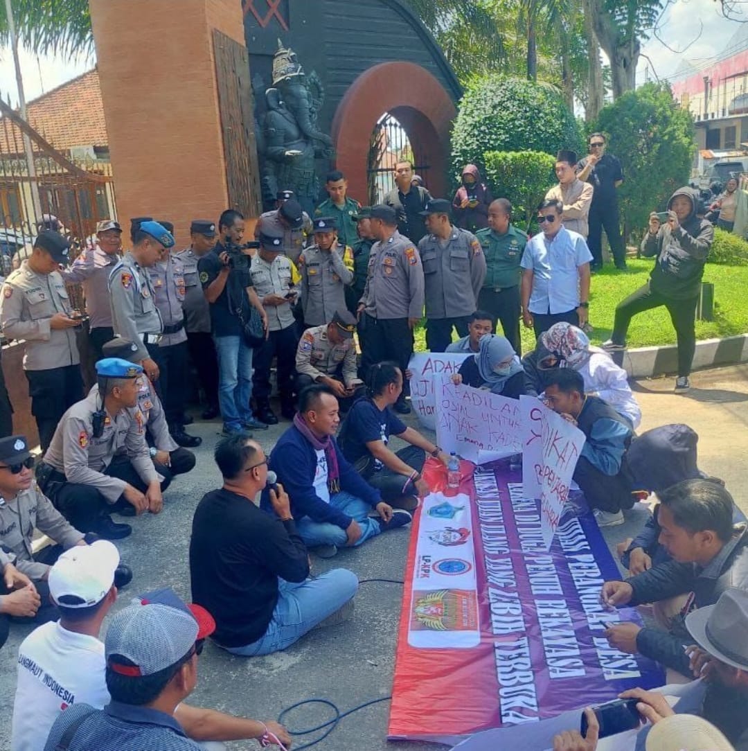 Kabupaten Kediri Digoyang Demo Perangkat Desa