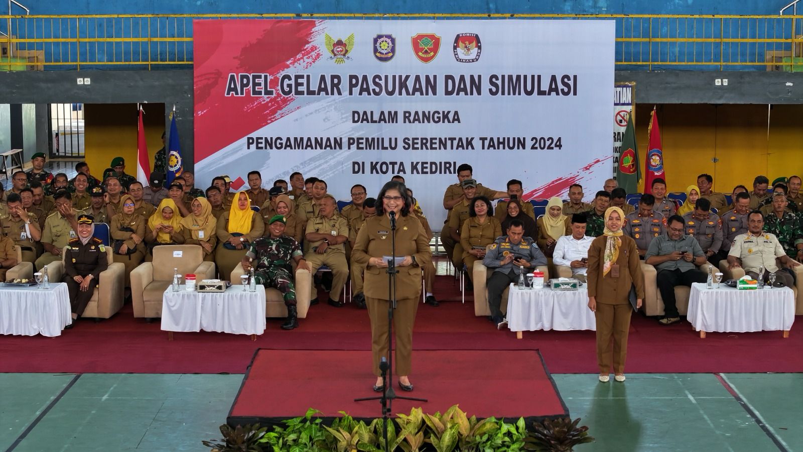 Pj Wali Kota Kediri Zanariah Pimpin Apel Gelar Pasukan Pengamanan Pemilu Tahun 2024