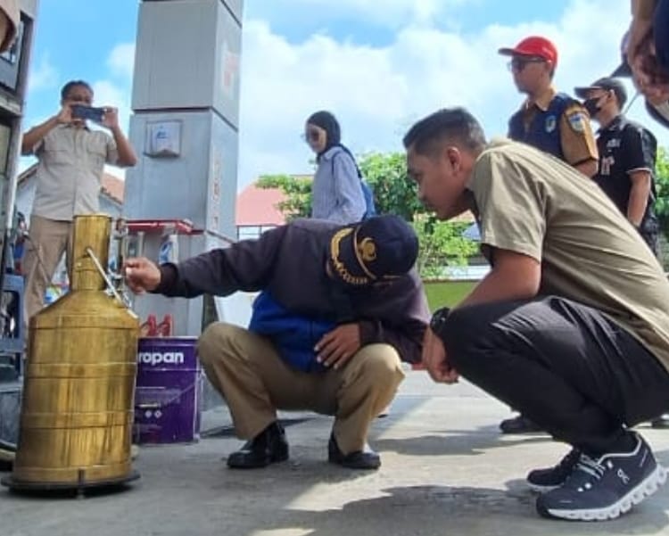 Jelang Mudik ,Team Gabungan Polres Kediri Kota Sidak SPBU Periksa Takaran dan Pastikan Stok BBM Aman 