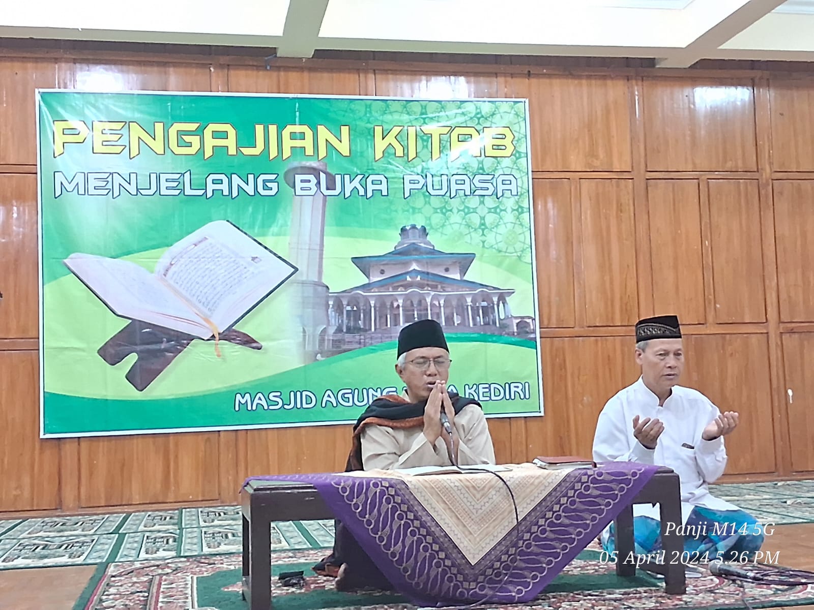 Masjid Agung Kita Kediri ; Pengajian Kitab Menjelang Buka Puasa