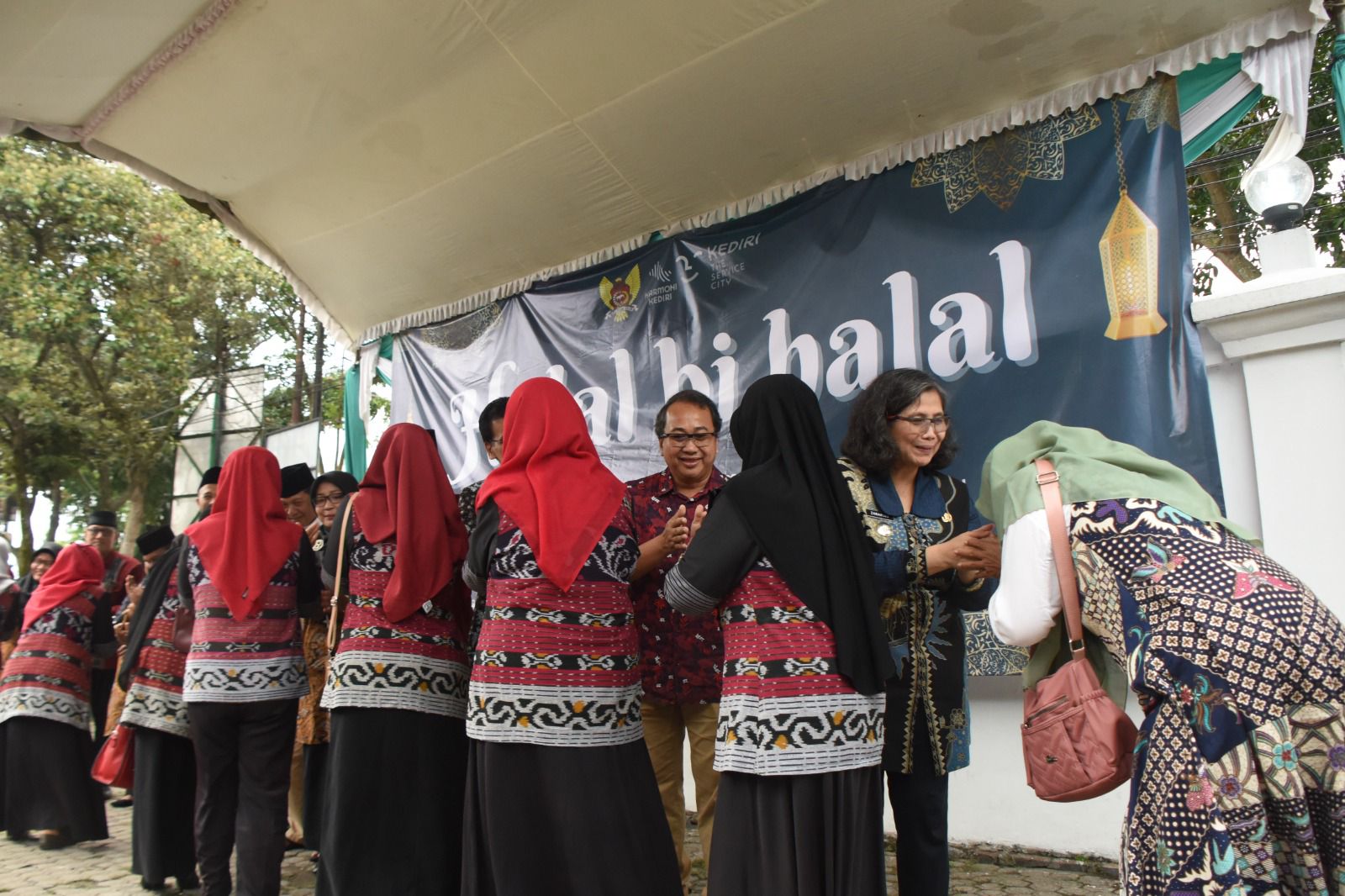 Halal Bihalal dengan Pegawai Lingkup Kecamatan Pesantren, PJ Wali Kota Kediri Beri Beberapa Arahan