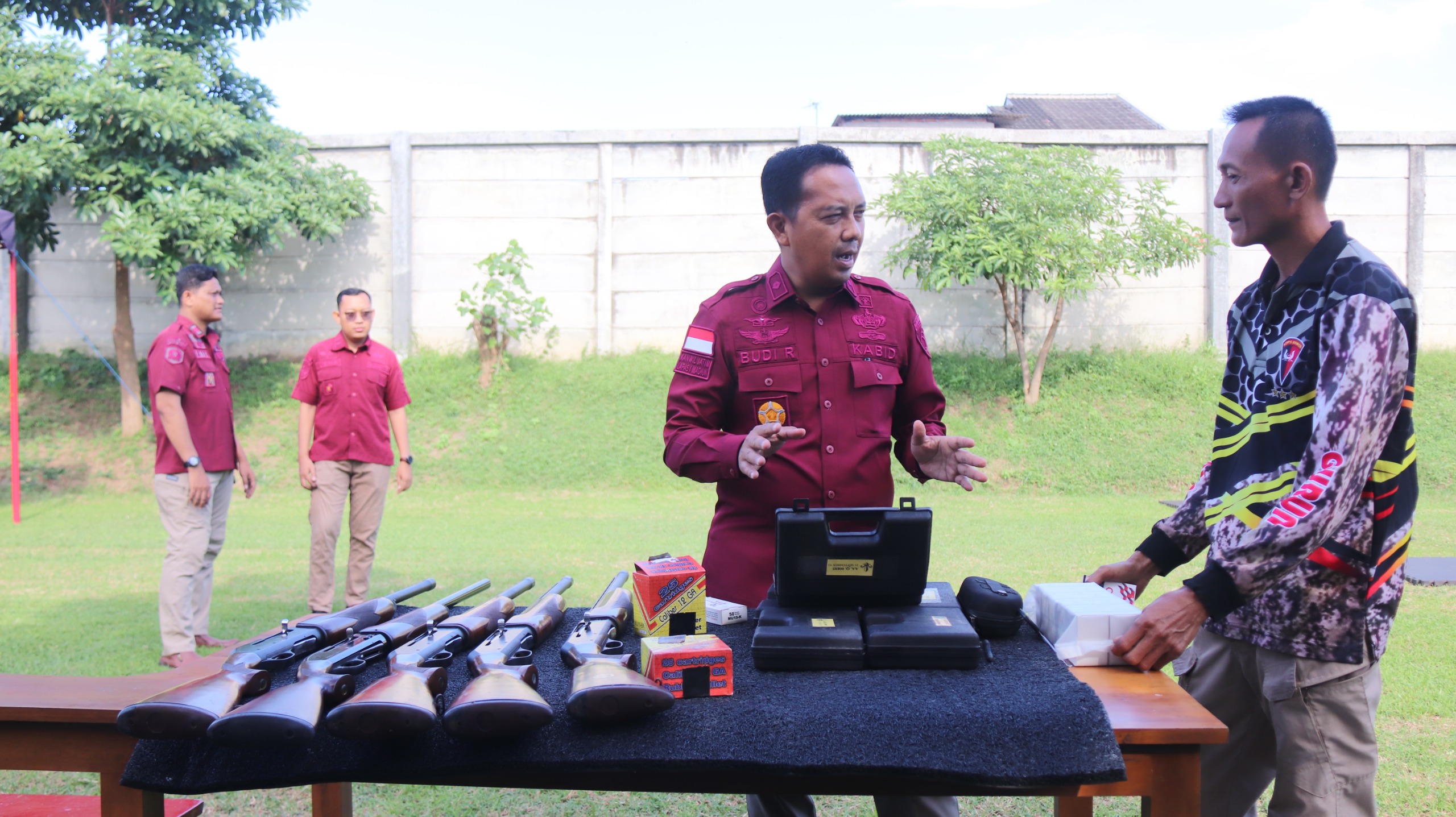 Ikuti FMD Latihan Menembak, Pegawai Lapas Kediri Perdalam Keterampilan Penggunaan Senjata Api (Senpi)