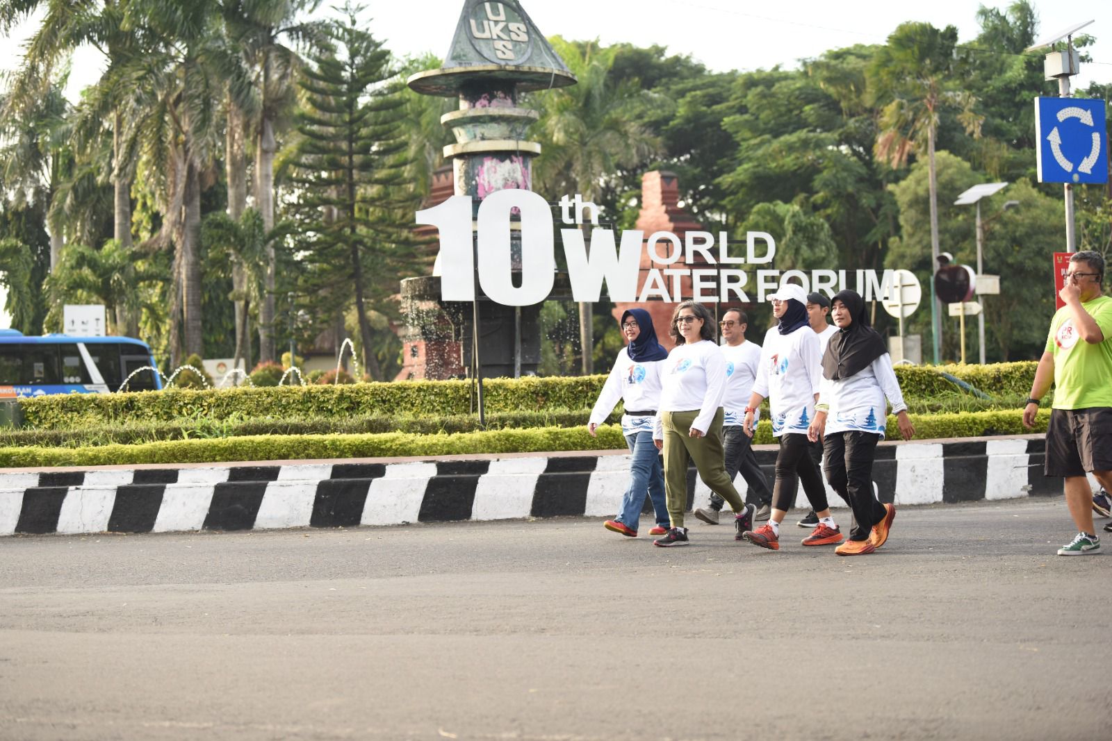 Pj Wali Kota Kediri Zanariah Lari Bareng Komunitas Pada Kediri's Fun Run for 10th World Water Forum