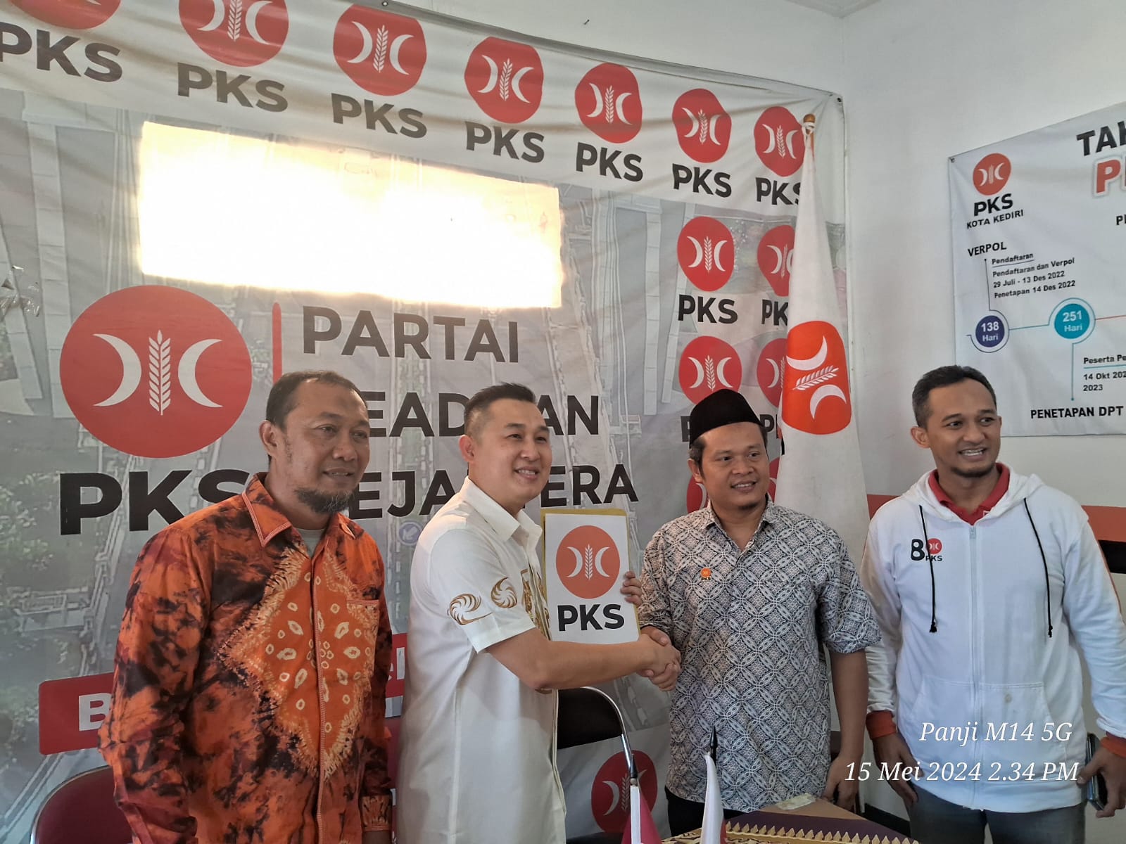 Show Off Force Jalan Ninja  Berlanjut,Bro Ronny Kembalikan Formulir Pendaftaran Ke Dua DPD Partai Di Kediri : DPD PKS Ada Kesamaan Program 