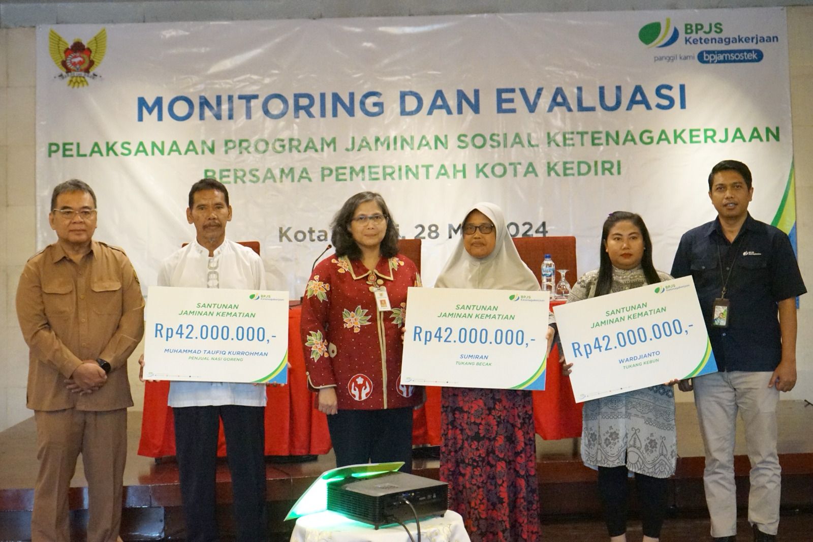 Pj Wali Kota Kediri Buka Monitoring dan Evaluasi Pelaksanaan Program Jaminan Sosial Ketenagakerjaan 