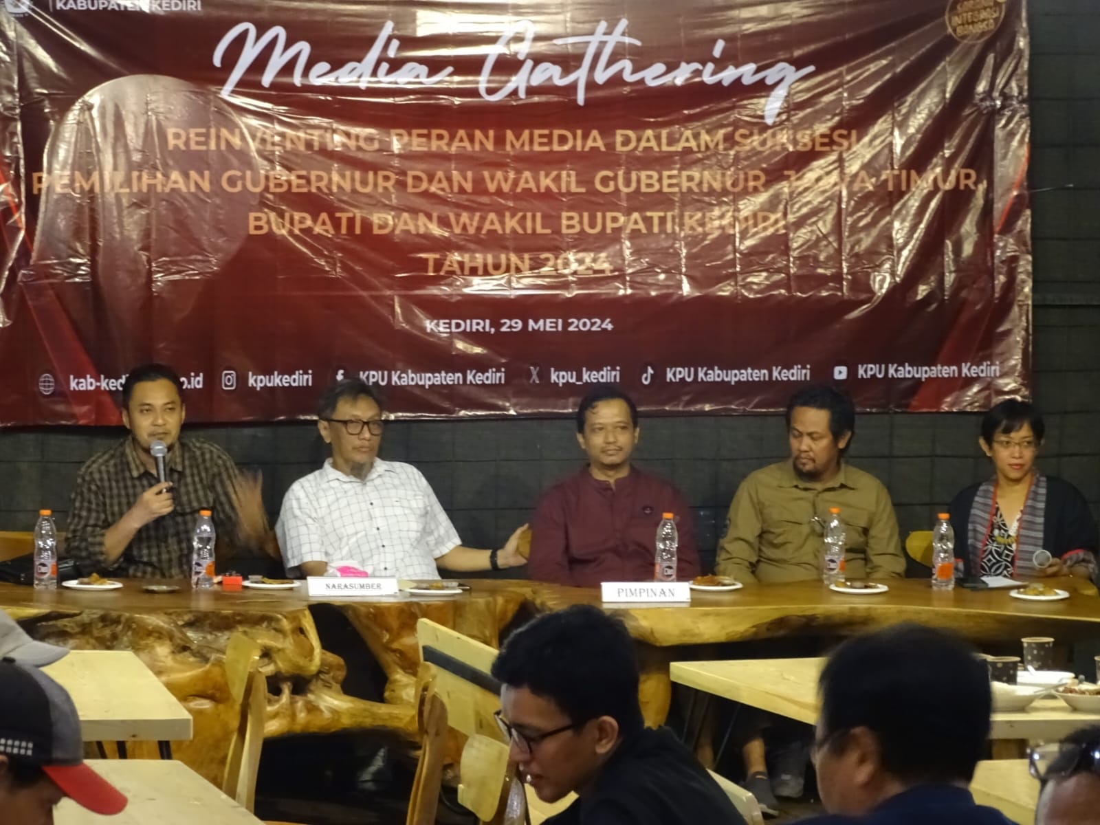 KOMISI PEMILIHAN UMUM (KPU) KABUPATEN KEDIRI MENGGELAR MEDIA GATHERING BERSAMA JURNALIS KEDIRI RAYA