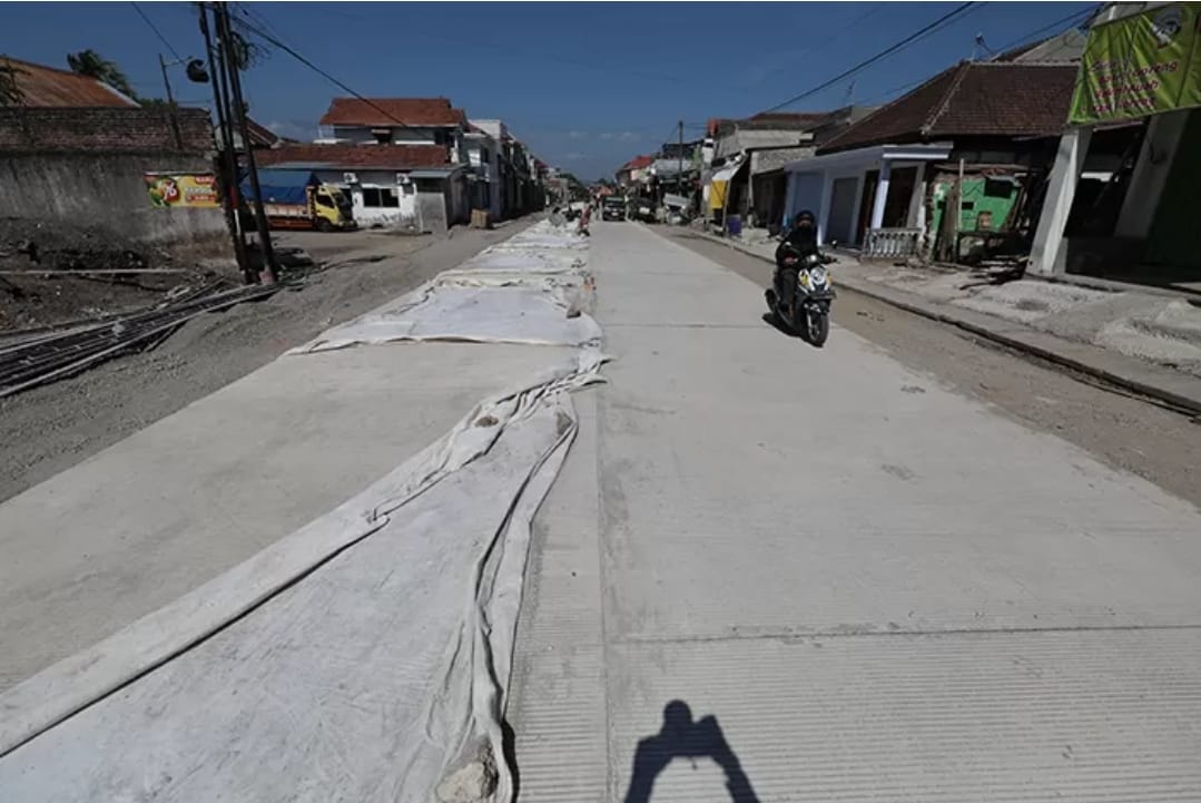 Akses jalan desa Jong Biru Kabupaten Kediri