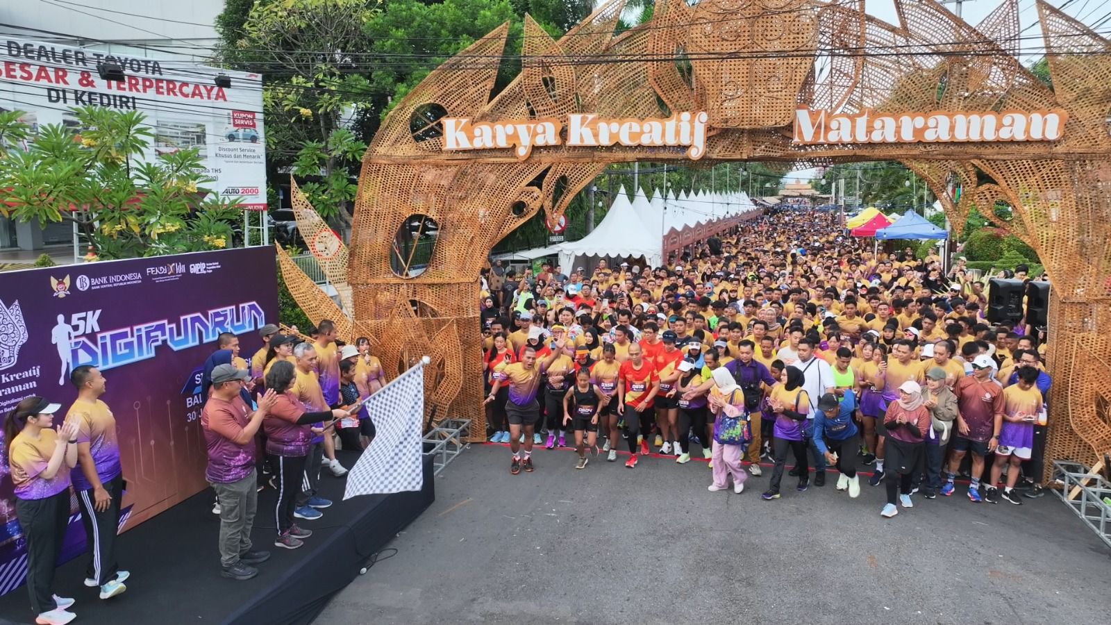 Pj Wali Kota Kediri Zanariah Berangkatkan dan Ikuti Digi Fun Run