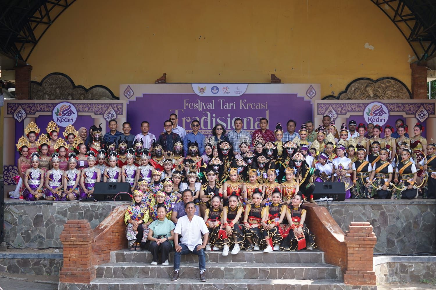 Buka Festival Tari Kreasi Tradisional, Pj Wali Kota Kediri Zanariah Harapkan Menjadi Wadah Pelestarian Seni Budaya Tradisional