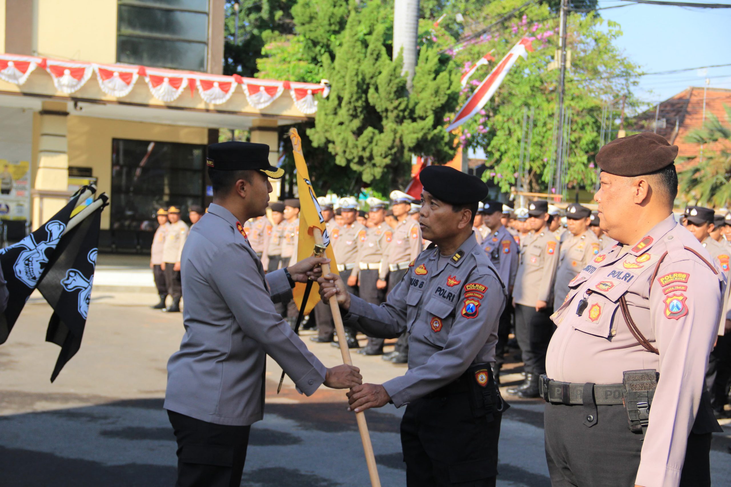 Kapolres Kediri Kota Berikan Reward Punishment Kepada Personel Sat Samapta dan Polsek Jajaran