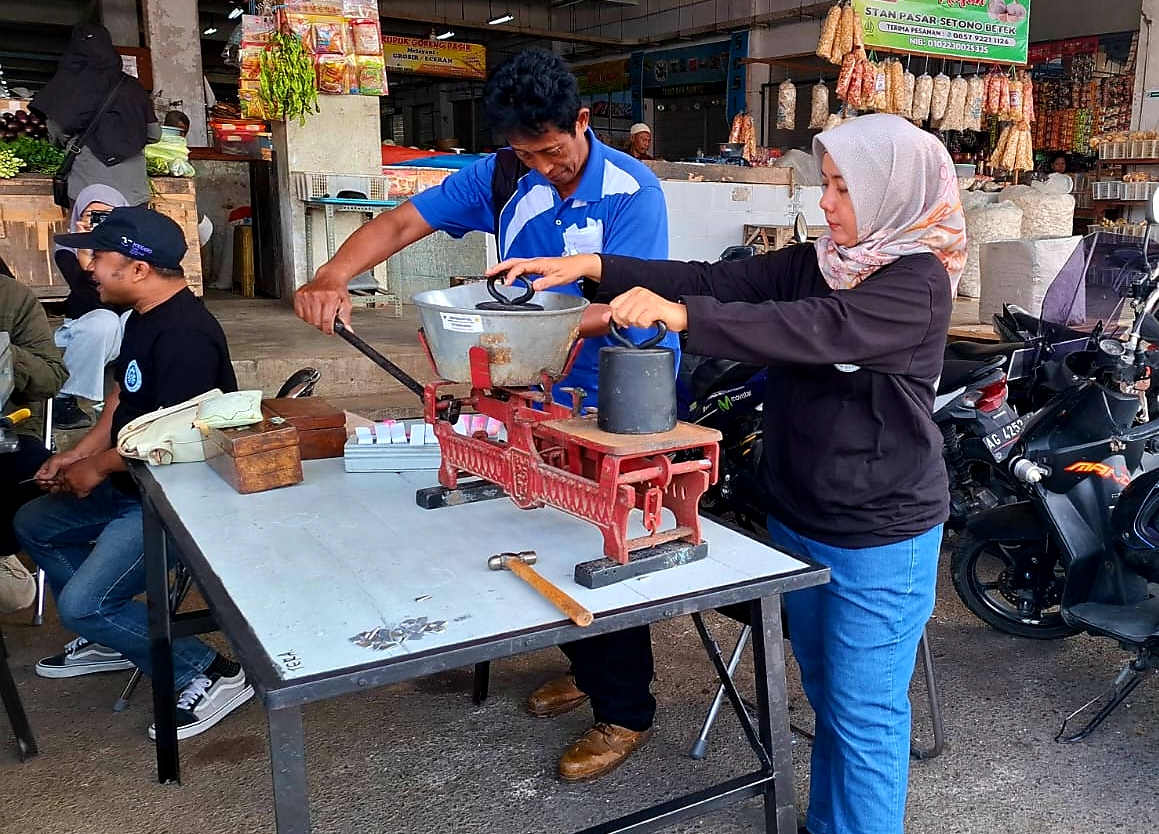 Tingkatkan Kepercayaan Konsumen, Pemkot Kediri Rutin Lakukan Tera/Tera Ulang Ke Seluruh Pasar