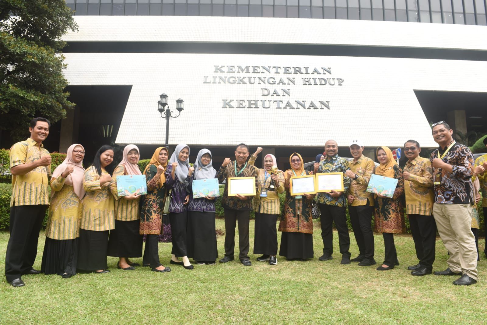 Tiga Sekolah Raih Penghargaan Adiwiyata, Pj Wali Kota Kediri Berharap Jadi Motivasi Bagi Sekolah Lain