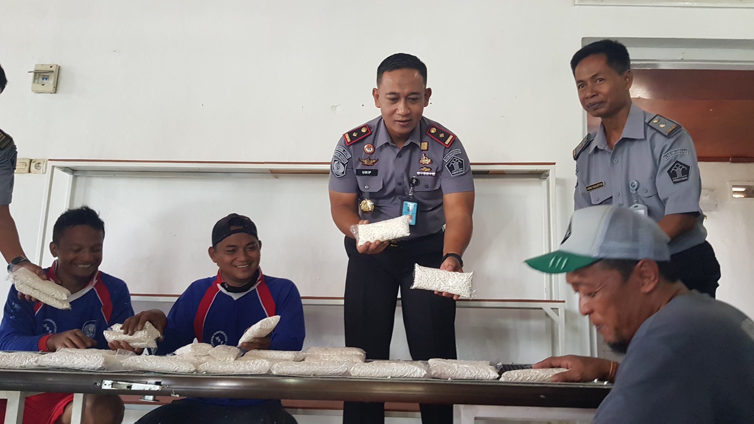 Lapas Klas IIA Kediri Berikan WBP Program Asimilasi dan Dapat Uang Upah Premi