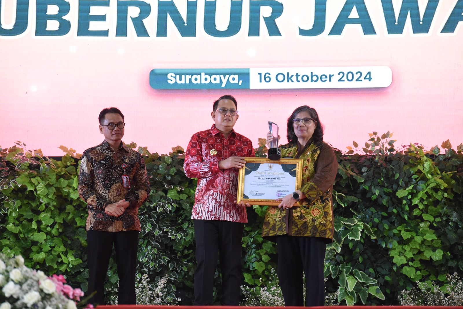 Kembali Torehkan Prestasi, Pj Wali Kota Kediri Terima Penghargaan Pada Award Peduli Ketahanan Pangan