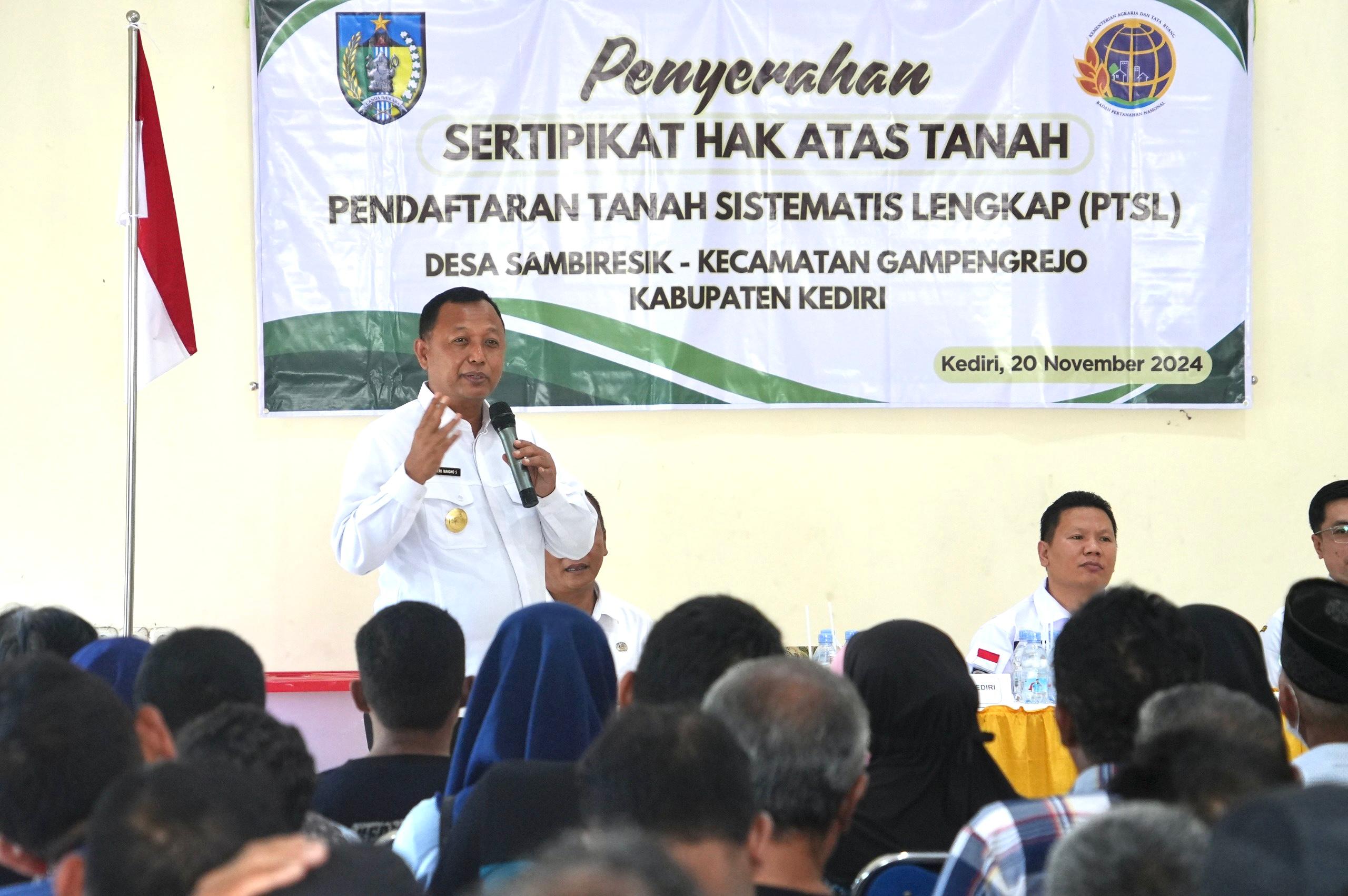 Bagikan PTSL di Dua Desa, Pemkab Kediri Sampaikan Tiga Pesan Berikut