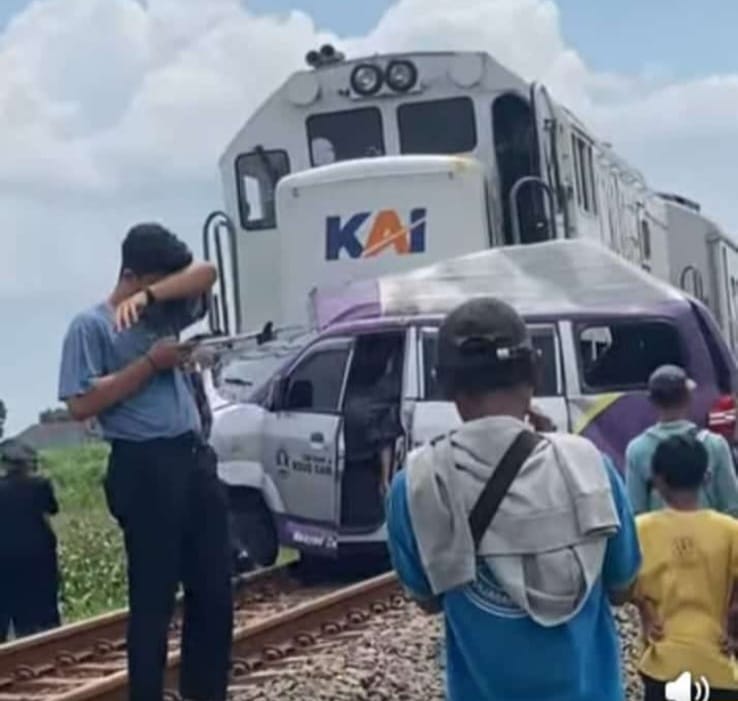 Laka Lantas di Perlintasan Sebidang kembali terjadi, KA 233 (Matarmaja) tertemper mobil