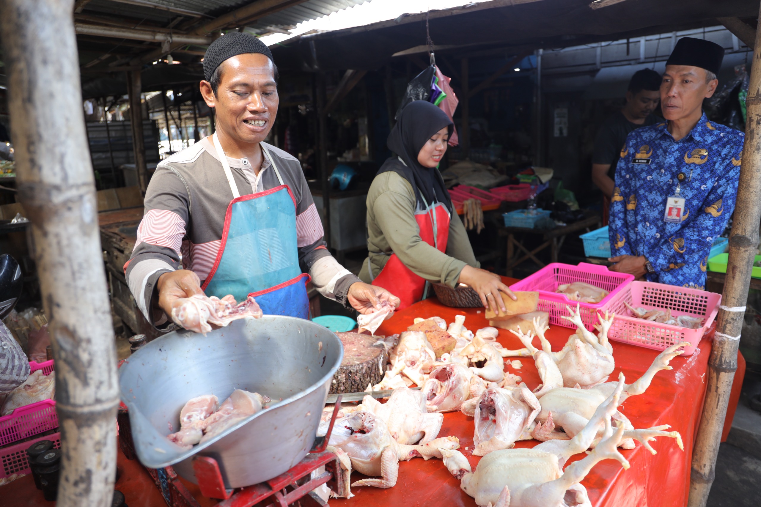 Gelar Sidak Pasar Tradisional Jelang Nataru, DKPP Kota Kediri Pastikan Semua Produk Hewani Penuhi Standar ASUH