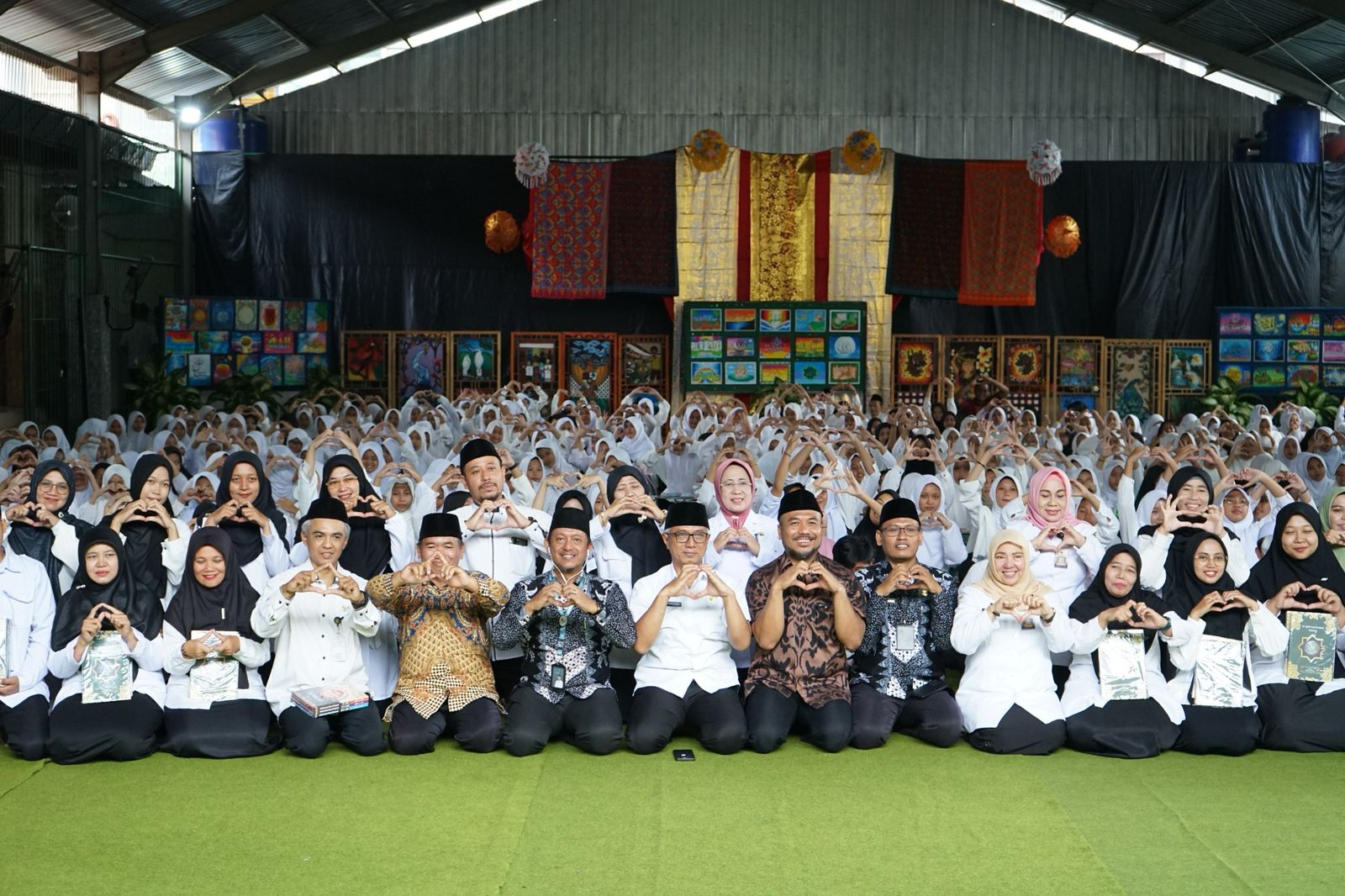 Wakil Wali Kota Kediri Hadiri Penebalan Mushaf Al Quran di SMPN 4 Kediri, Wujudkan Visi Kota Kediri yang Agamis 