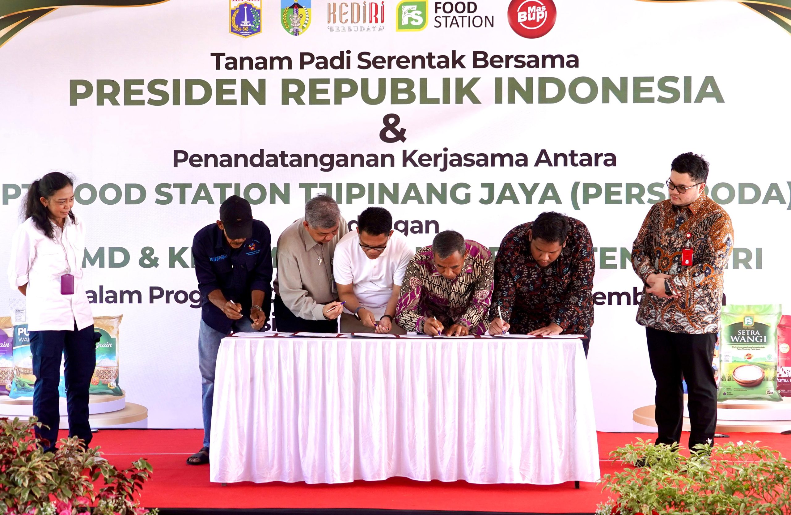 Bantu Petani Dapatkan Stabilitas Harga, Bupati Dhito Bangun Kerjasama dengan Pemprov DKI Jakarta