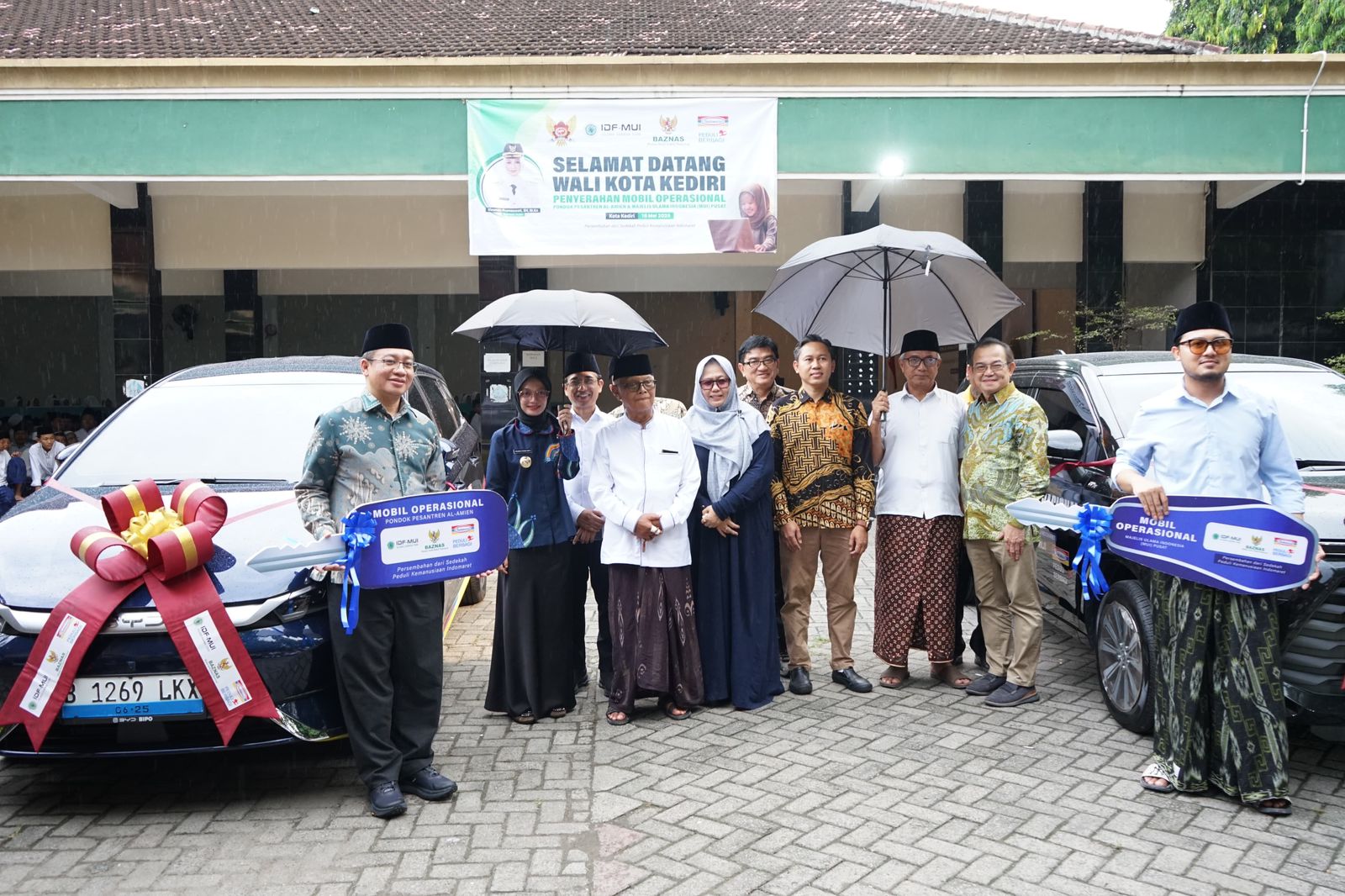 Hadiri Penyerahan 2 Unit Mobil Operasional Hasil Sedekah Kemanusian, Mbak Wali Tekankan Untuk Selalu Peduli Terhadap Sesama