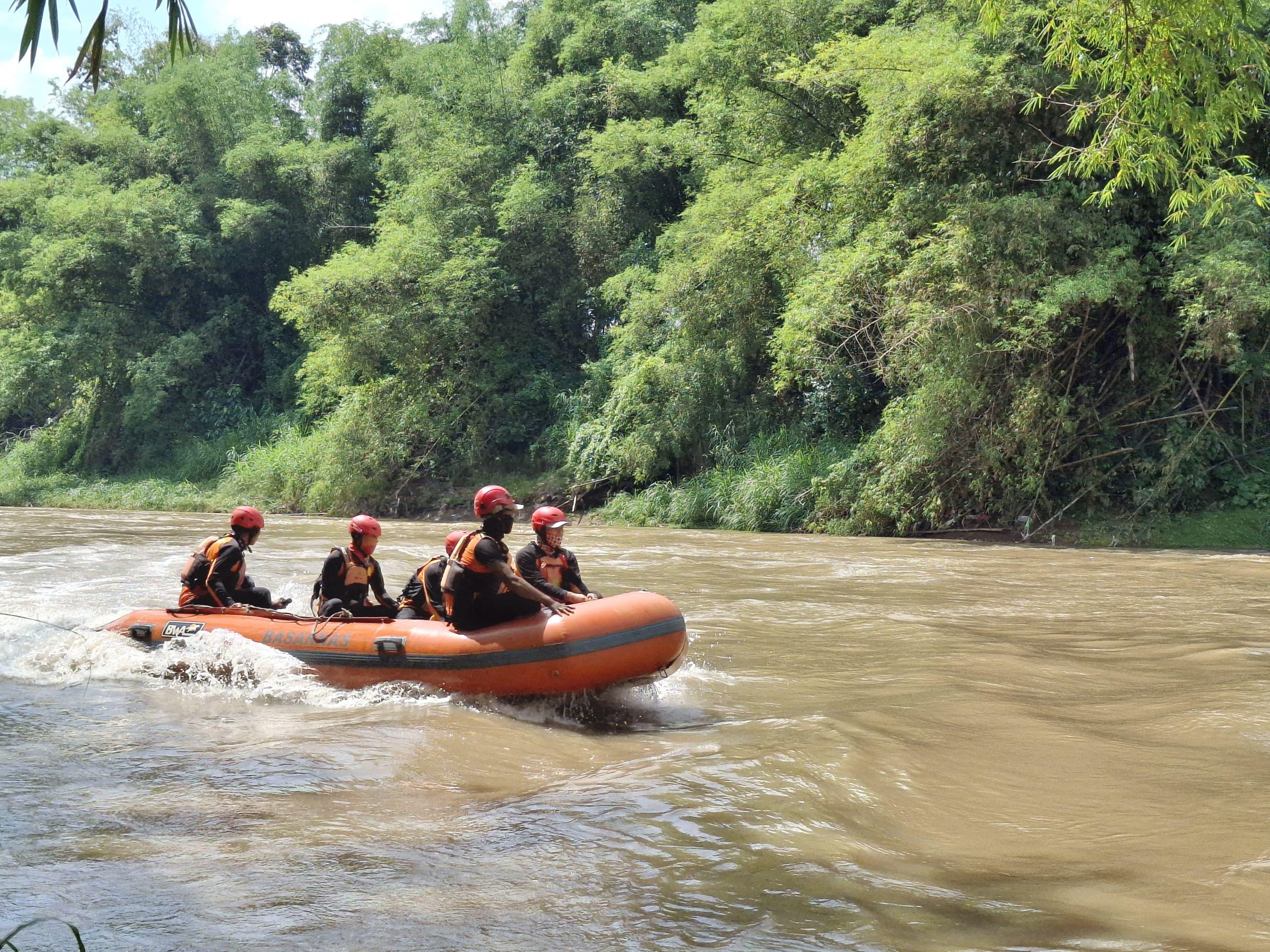 Korban Banjir di Mojo Terus Dicari, Mas Dhito Berharap Mbah Tekad Segera Ditemukan