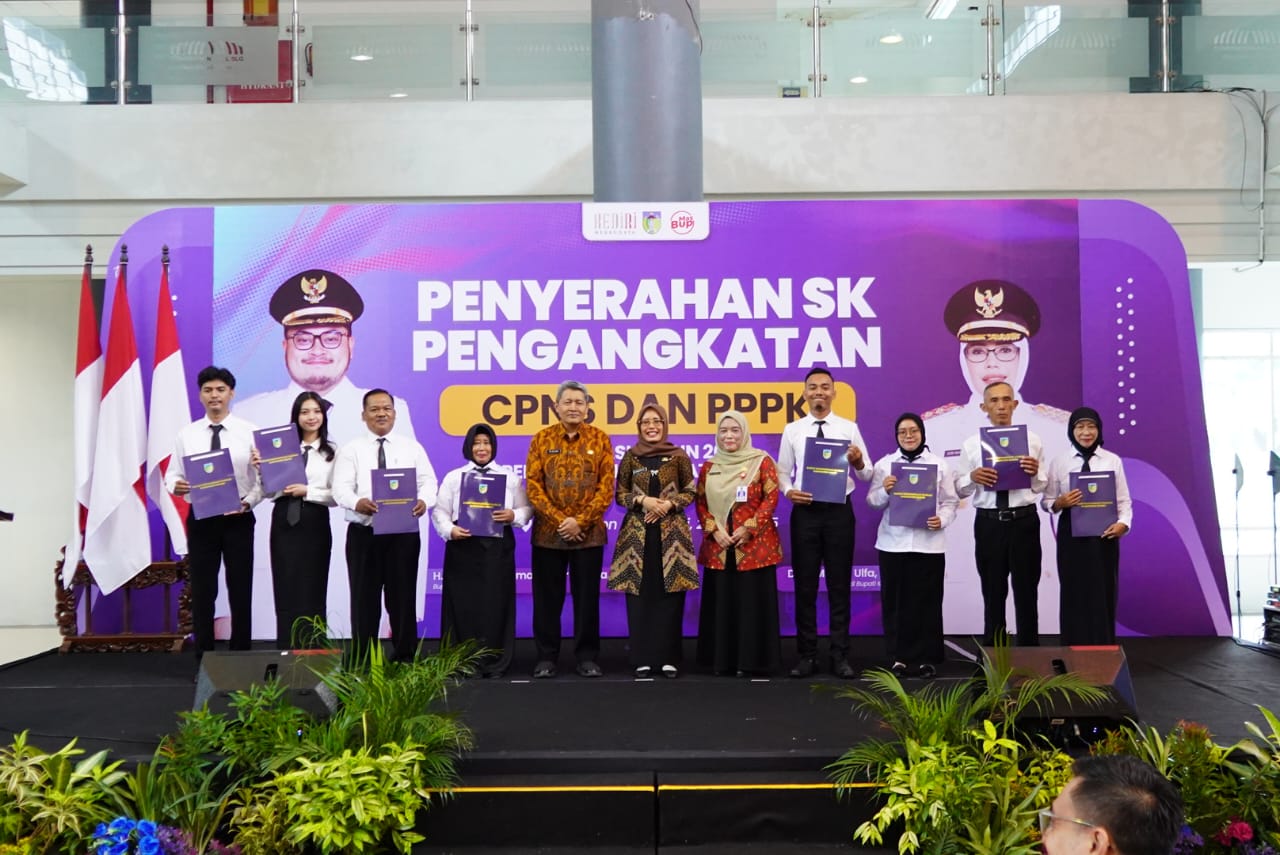 Penyerahan SK Pengangkatan CPNS dan PPPK, Mas Dhito; Jangan Terjebak di Zona Nyaman