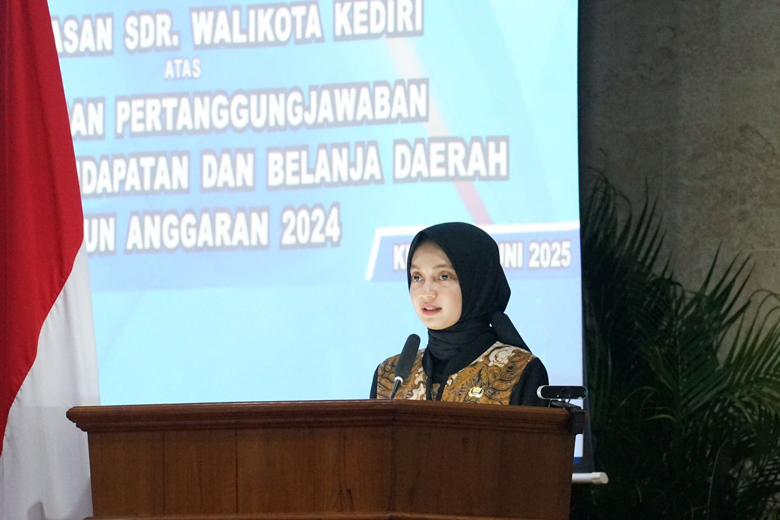 Mbak Wali Sampaikan Penjelasan Rancangan Pertanggungjawaban APBD Kota Kediri TA 2024