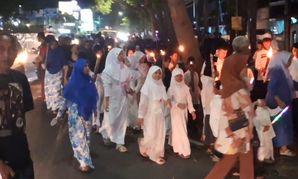 Momen Langka di Perkotaan, 250 Warga Kauman Gelar Pawai Obor Keliling