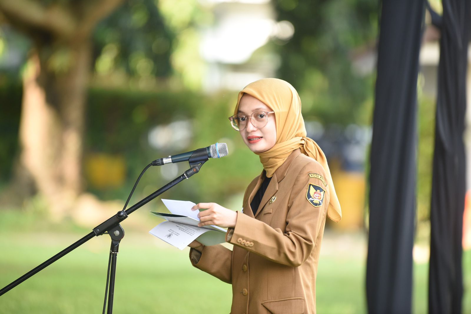 Mbak Wali Ajak Tingkatkan Mutu Layanan Pendidikan dan Kawasan Permukiman Saat Pimpin Apel Pagi
