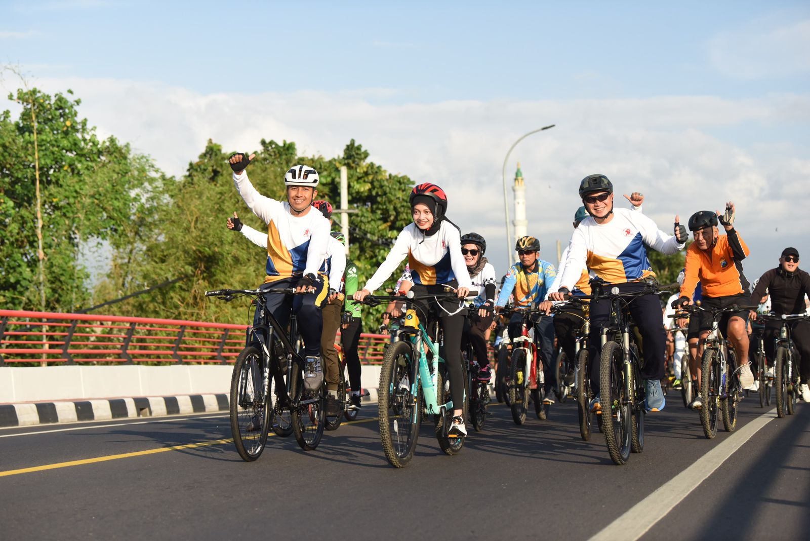 Peringati Hari Bhayangkara Ke-79, Mbak Wali Gowes Bareng Forkopimda
