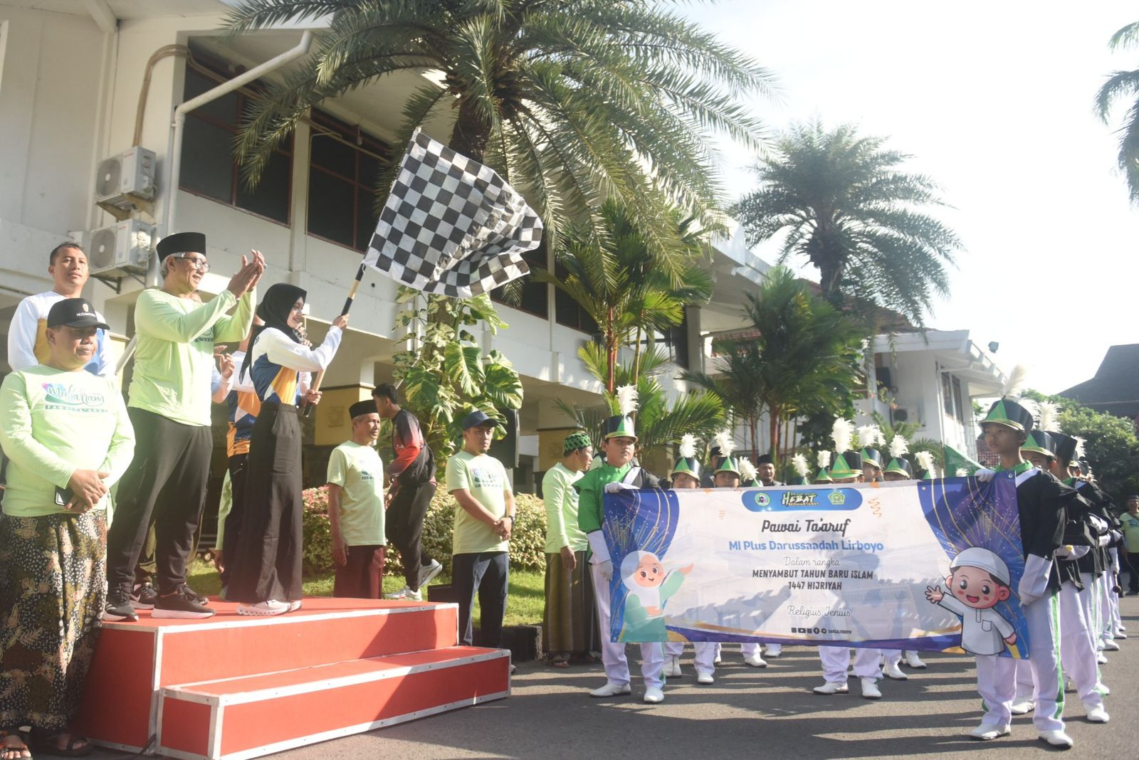 Mbak Wali dan Gus Qowim Berangkatkan Pawai Ta'aruf, Peringati Tahun Baru Islam 1 Muharram 1.447 Hijriah
