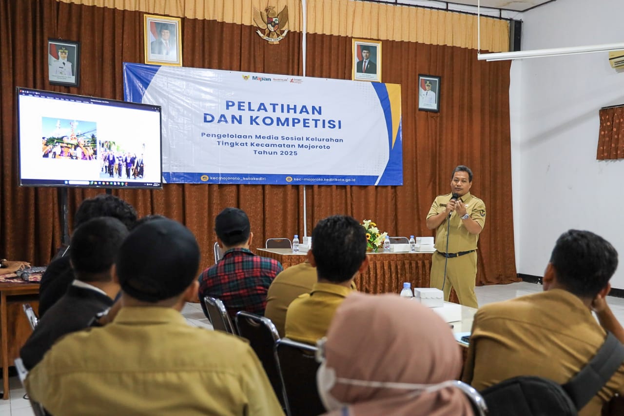 Upgrade Kecakapan Bermedia Sosial, Pemerintah Kecamatan Mojoroto Gelar Bimtek kepada Admin Medsos Kelurahan