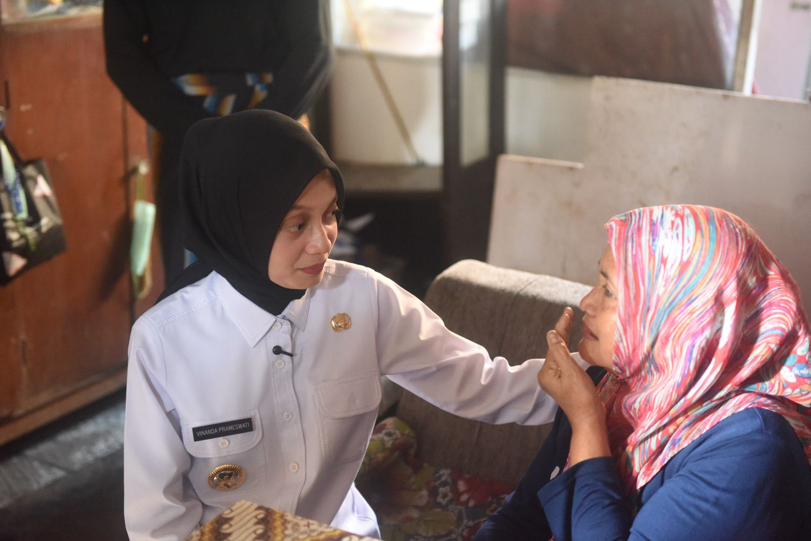 Kunjungi Rumah Korban Musibah Kebakaran di Kelurahan Jamsaren, Mbak Wali Berikan Bantuan