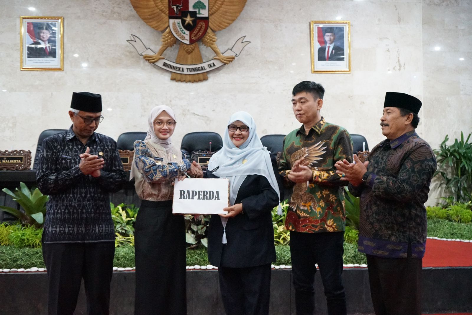 Tiga Raperda Disetujui DPRD Kota Kediri, Mbak Wali Harapkan Terus Tingkatkan Sinergi Guna Wujudkan Kota Kediri Mapan