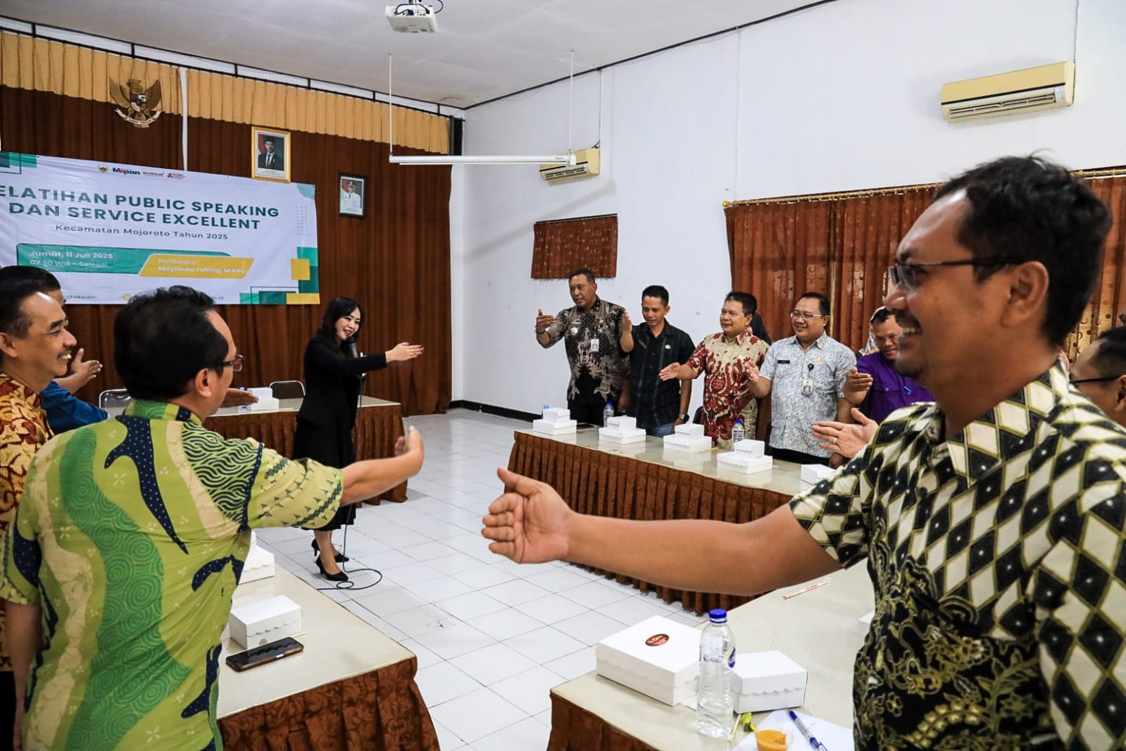 Tingkatkan Pelayanan Publik yang Prima, Kecamatan Mojoroto Hadirkan Pelatihan Public Speaking Petugas Kelurahan
