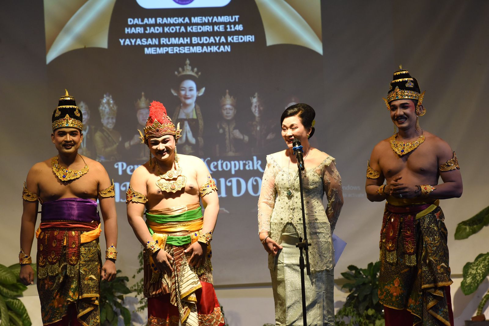 Mbak Wali Apresiasi Pentas Ketoprak Rindu Budoyo, Ajak Generasi Muda Lestarikan Budaya