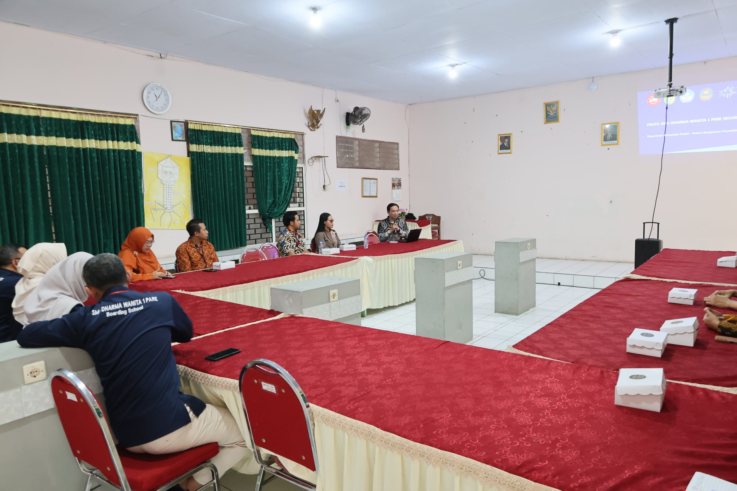 Siapkan Akses Beasiswa Bagi Lulusan, SMA Dharma Wanita Boarding School Gandeng Perguruan Tinggi 