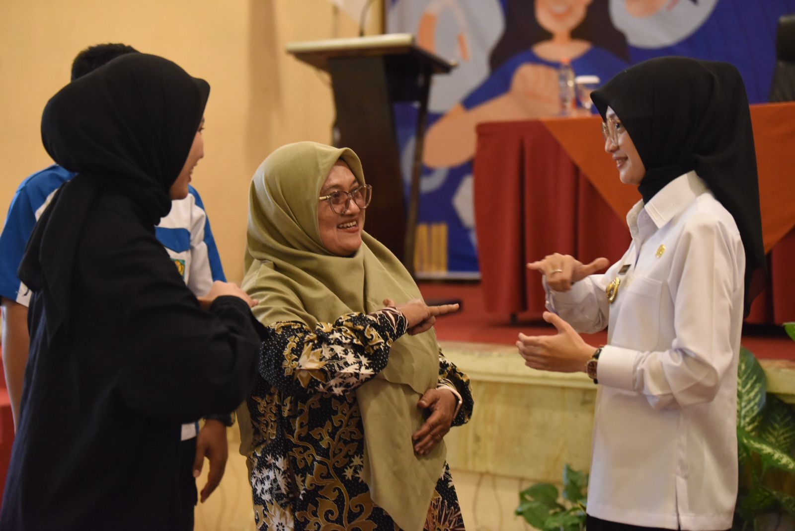 Mbak Wali Buka Workshop Keterampilan Dasar Bahasa Isyarat Penyandang Disabilitas Tuli Bagi Naskes Fasyankes, Langkah Kediri Menuju Kota Ramah Disabilitas