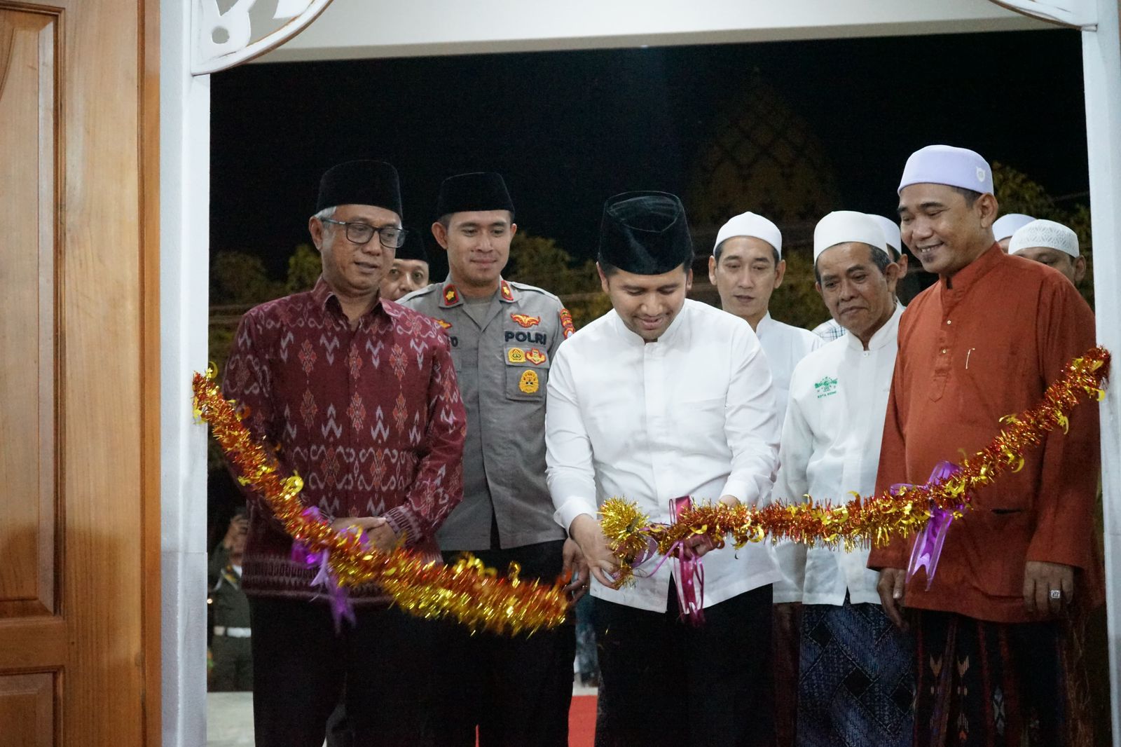 Gus Qowim Dampingi Wagub Jatim Resmikan Aula KH Imam Yahya Mahrus Ponpes HM Al Mahrusiyah III Ngampel
