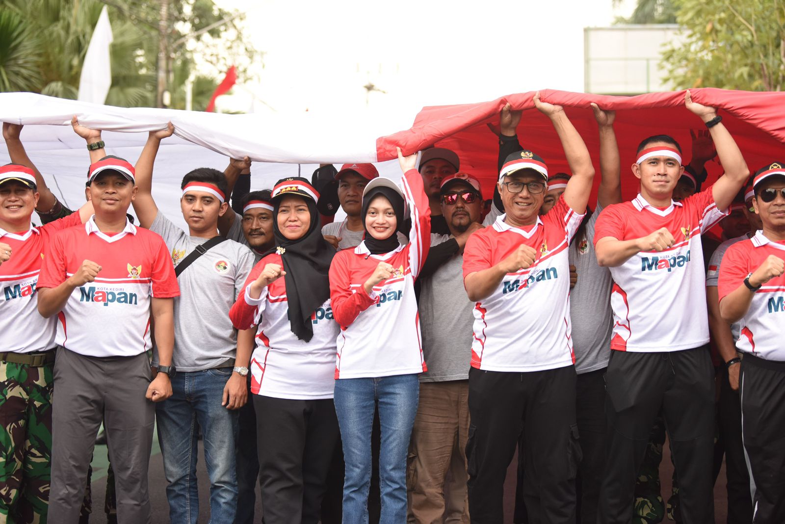 Semarak Kirab Merah Putih Warnai Peringatan HUT Ke-80 Kemerdekaan RI di Kota Kediri, Mbak Wali Ajak Pemuda Perkuat Persatuan dan Nasionalisme