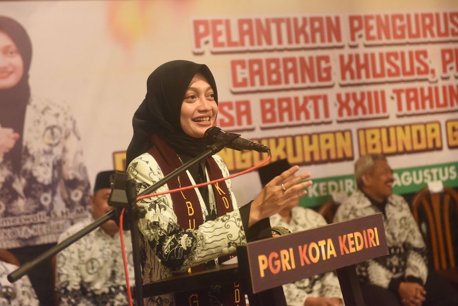Mbak Wali Kediri Resmi Jadi Ibunda Guru Kota Kediri, Ajak PGRI Kolaborasi Majukan Pendidikan