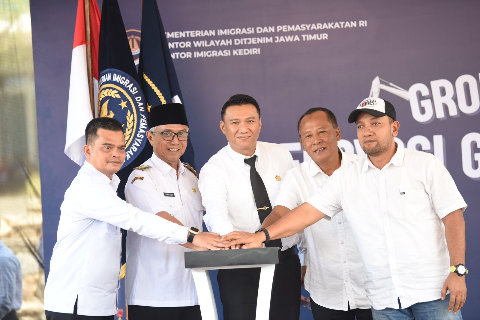 Groundbreaking Renovasi Gedung Serbaguna Kantor Imigrasi, Gus Qowim Harapkan Pelayanan Keimigrasian Semakin Optimal