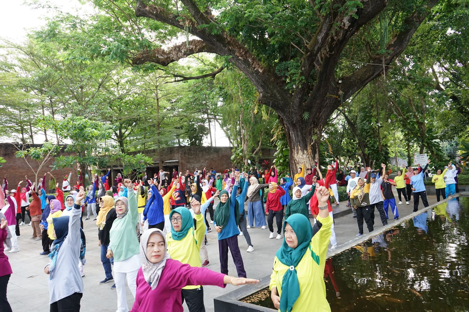 Program Pro Lansia, Komitmen Mbak Wali - Gus Qowim Untuk Para Lansia Agar Sehat dan Bahagia