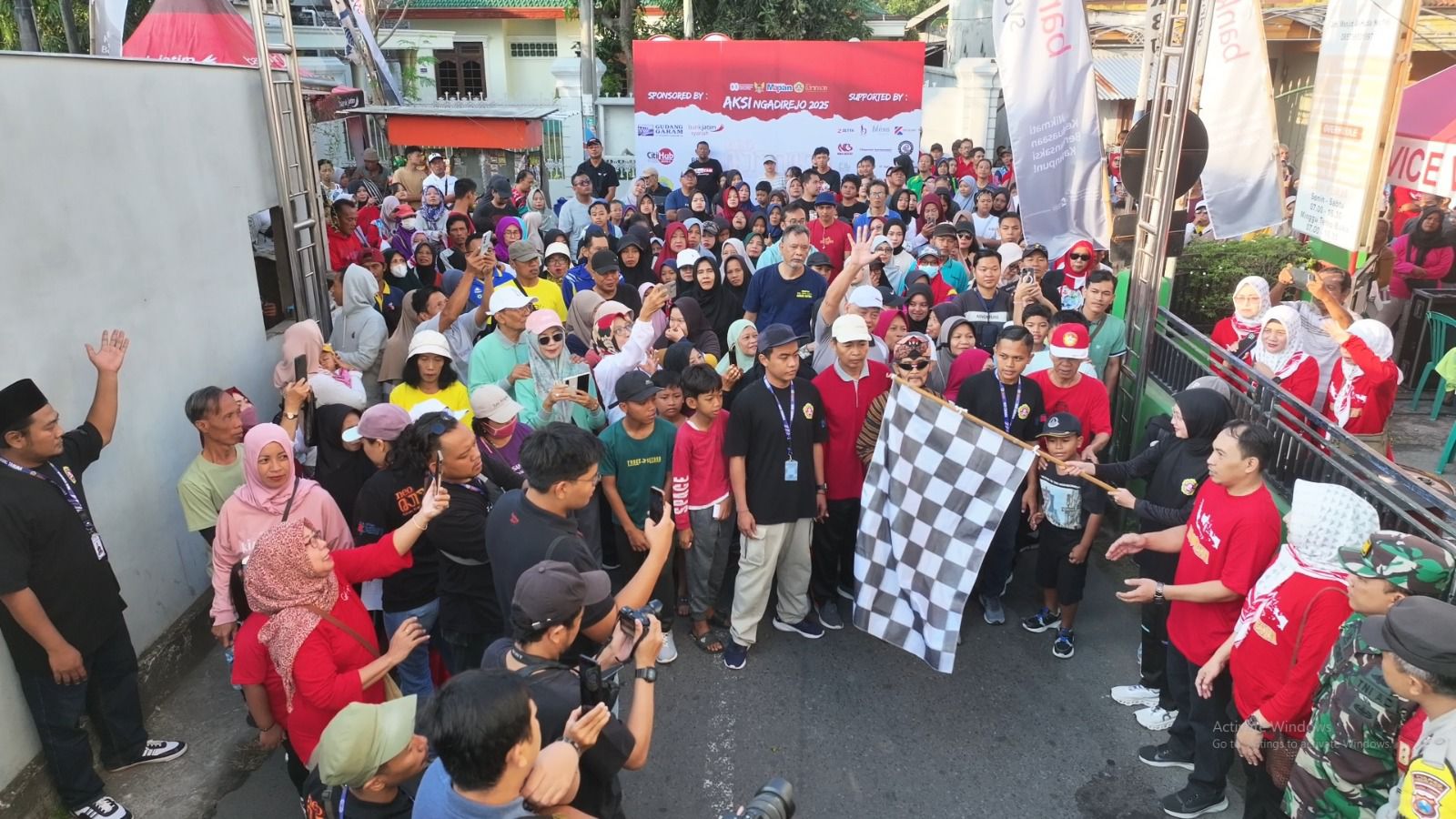 Berangkatkan Jalan Santai Aksi Ngadirejo, Mbak Wali: Persatuan Kesatuan Terjaga, Munculkan Kreativitas Generasi Muda