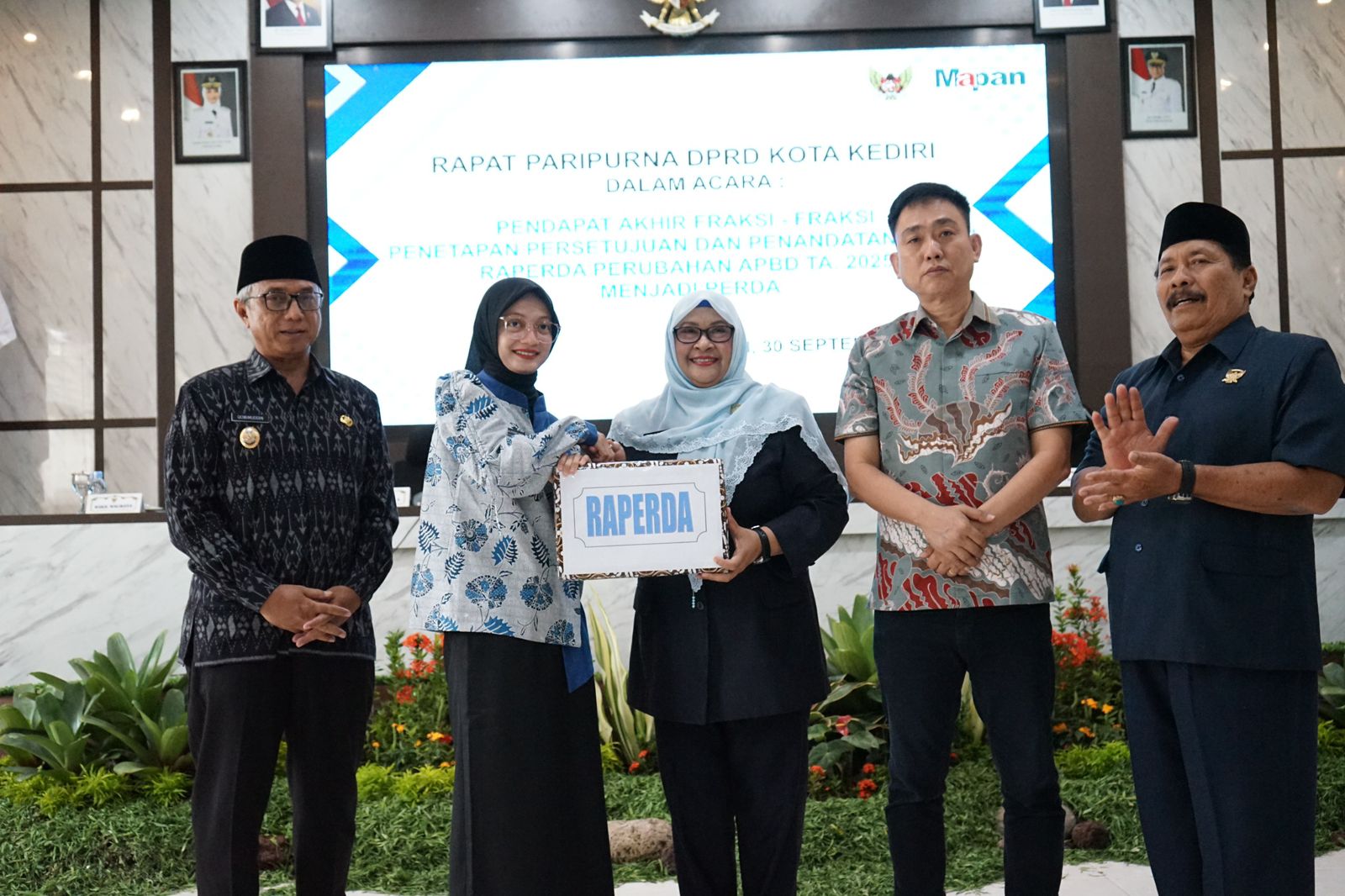 Raperda Perubahan APBD Tahun Anggaran 2025 Disetujui Menjadi Perda, Mbak Wali : Percepatan Pembangunan untuk Kesejahteraan Masyarakat