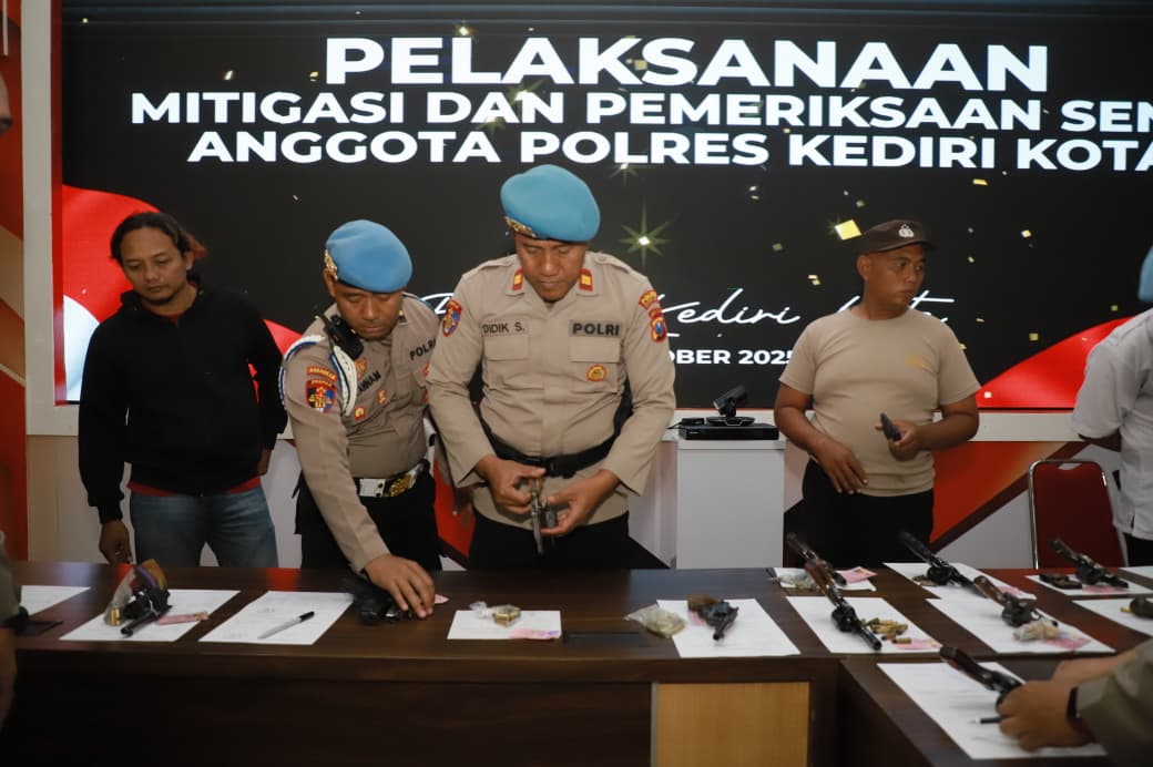 Mitigasi Penggunaan Senjata Api Dinas, Personel Polres Kediri Kota Ikuti Pemeriksaan Fisik dan Tes Psikologi