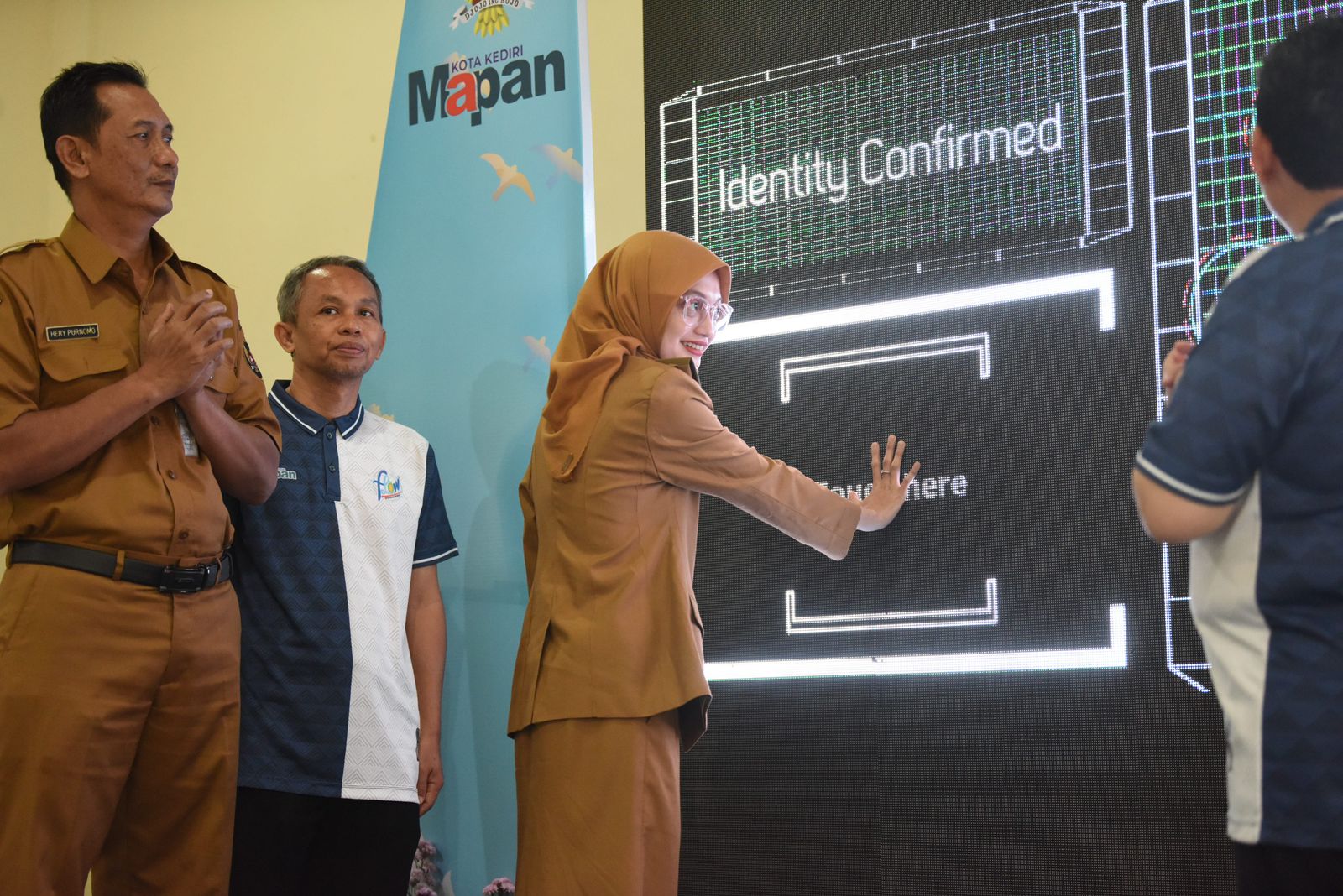Wujudkan Layanan Cepat dan Modern, Mbak Wali Launching Aplikasi “Flow Tirta Dhaha Mobile”
